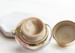 十大抗皱眼霜测评分享有你在用的吗？k8凯发国际什么眼霜去皱效果好？(图1)